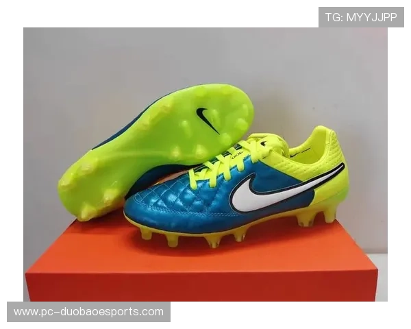 足球球星偏爱高帮低帮鞋款的区别与选择分析